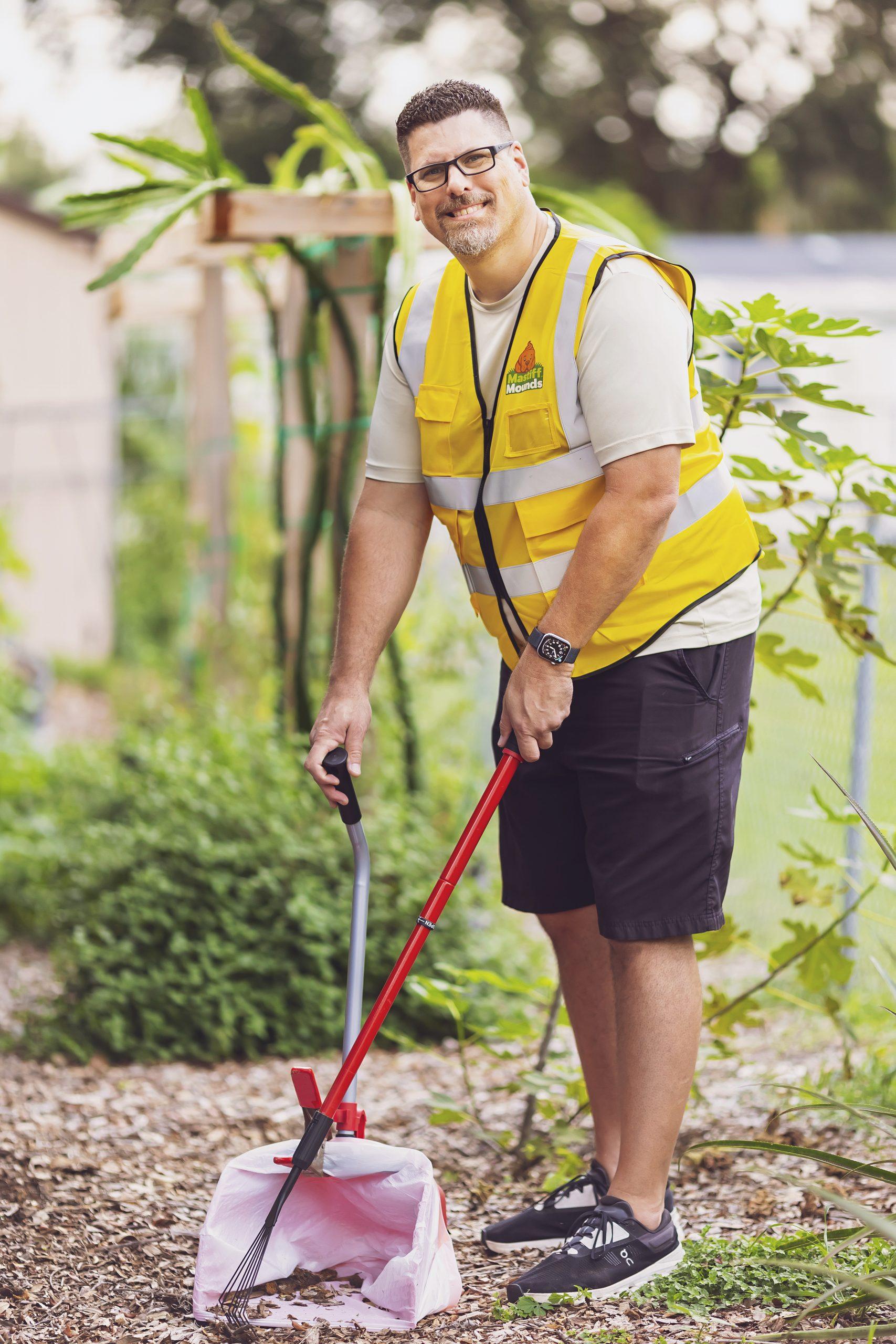 Mastiff Mounds technician completing a one-time yard cleanup